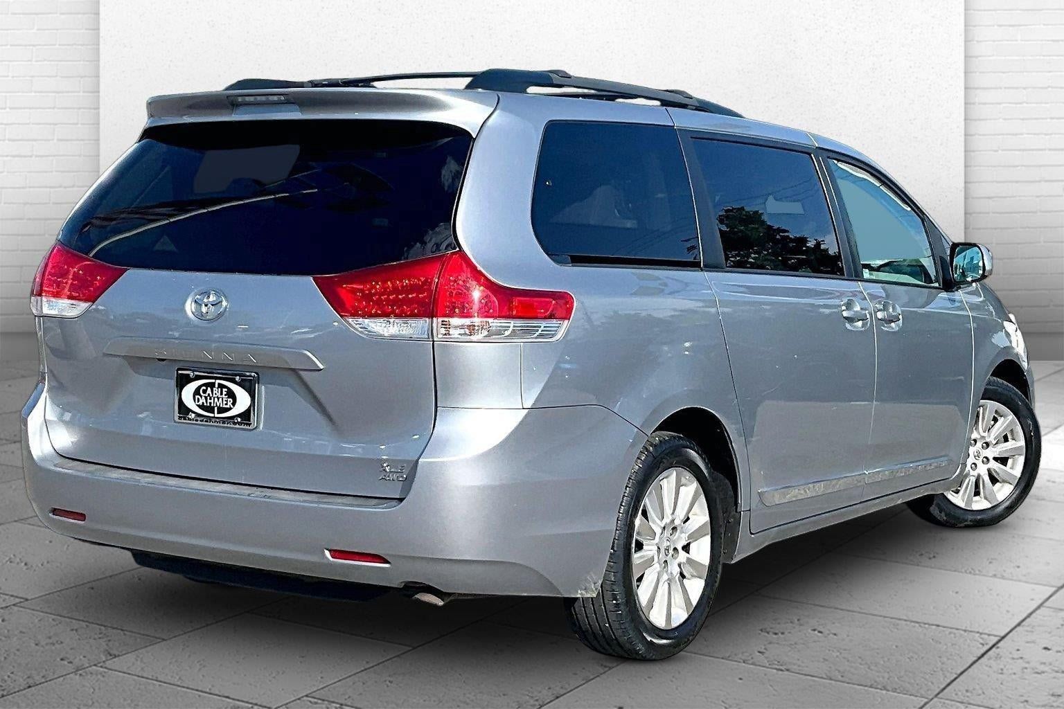 Used 2012 Toyota Sienna XLE w/ Entertainment Pkg AWD/4WD image 11