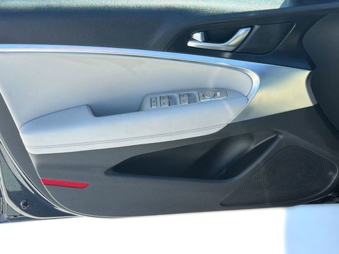 Used 2022 Genesis G70 2.0T RWD image 13