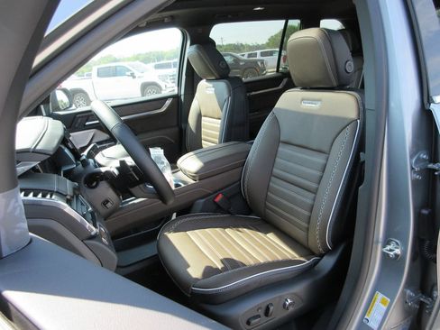 New 2026 GMC Acadia Denali Ultimate FWD image 10