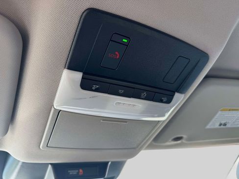 Used 2025 Nissan Rogue SV image 29