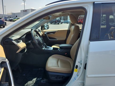 Certified 2021 Toyota RAV4 XLE Premium AWD/4WD image 20