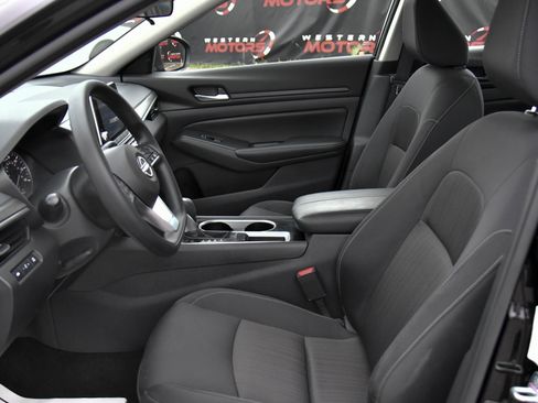 Used 2024 Nissan Altima 2.5 SV image 17