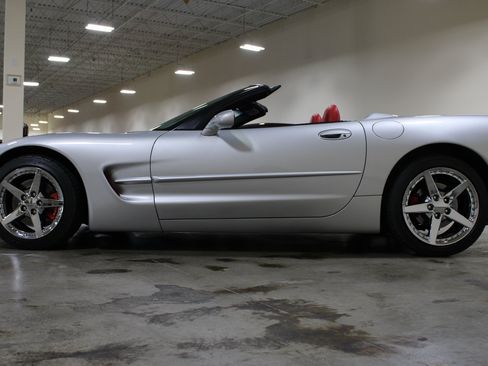 Used 2002 Chevrolet Corvette Convertible w/ Preferred Equipment Group2 RWD image 26