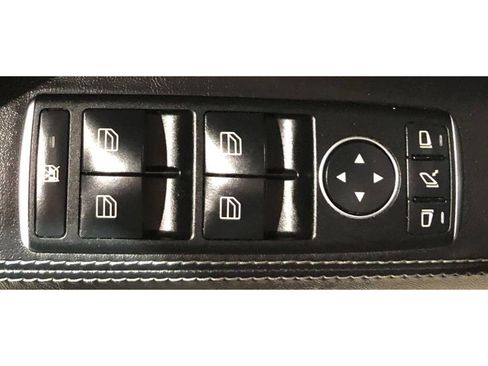 Used 2018 Tesla Model S 100D image 33