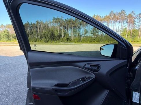 Used 2014 Ford Focus S FWD image 11
