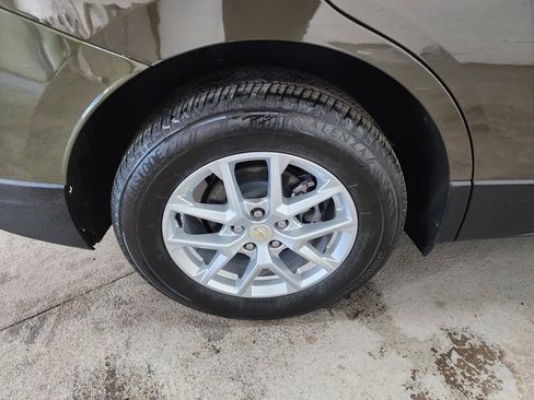 Used 2023 Chevrolet Equinox LT image 41