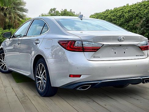 Used 2017 Lexus ES 350 w/ Luxury Package FWD image 10