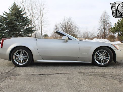 Used 2005 Cadillac XLR image 11