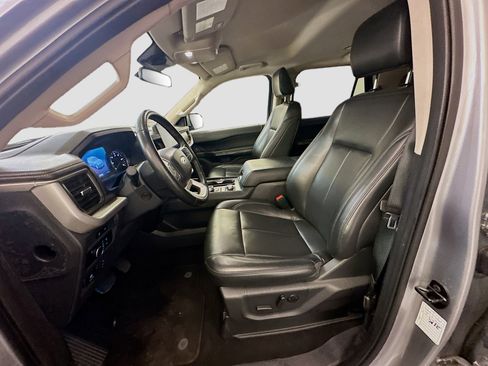 Used 2024 Ford Expedition XLT image 13