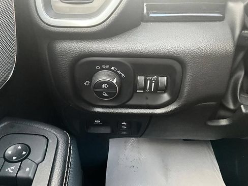 Used 2025 RAM 1500 Laramie w/ Night Edition AWD/4WD image 17
