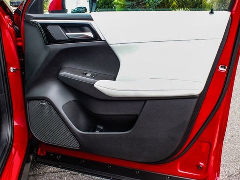 New 2025 Mitsubishi Outlander SE image 13