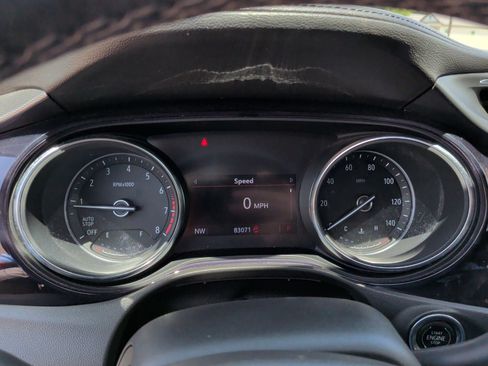 Used 2021 Buick Encore GX Essence FWD image 28