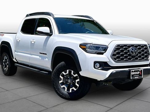 Used 2022 Toyota Tacoma TRD Off-Road AWD/4WD image 3