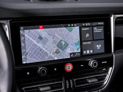 Certified 2025 Porsche Macan image 20