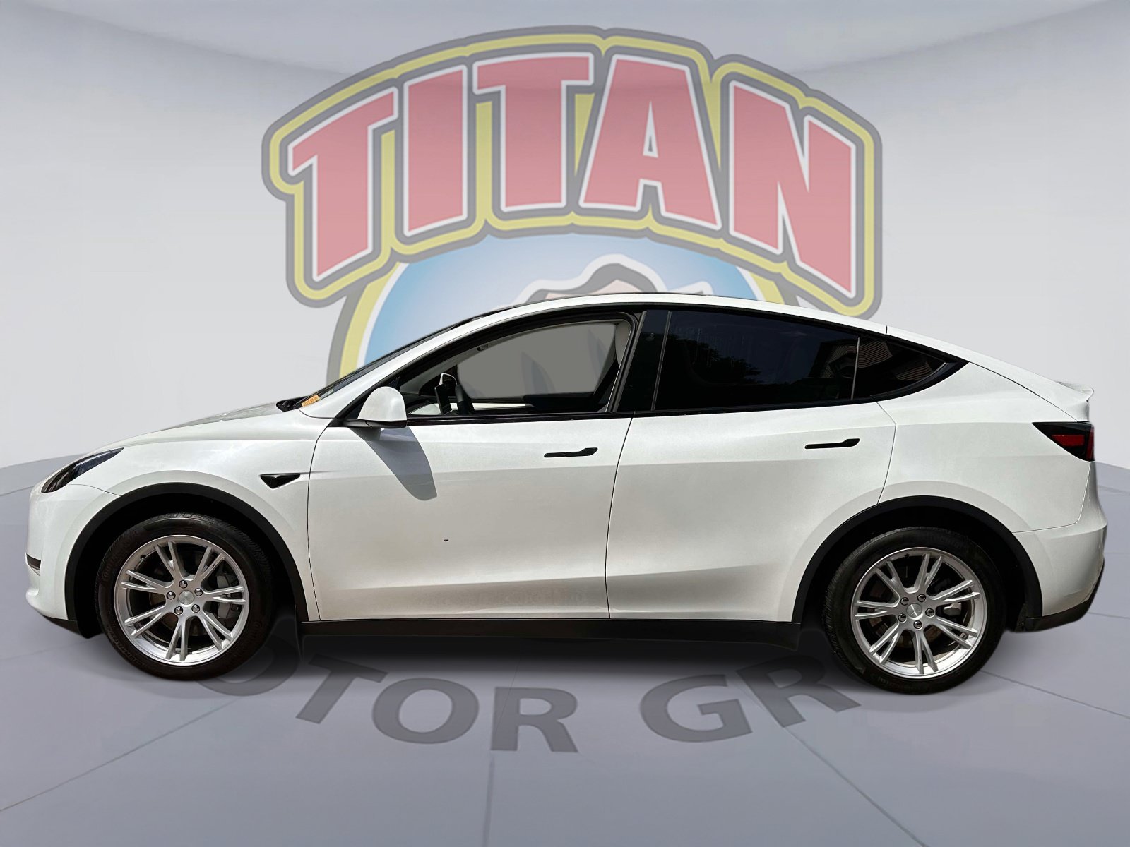 Used 2024 Tesla Model Y Long Range AWD/4WD image 3
