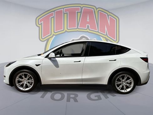 Used 2024 Tesla Model Y Long Range AWD/4WD image 3