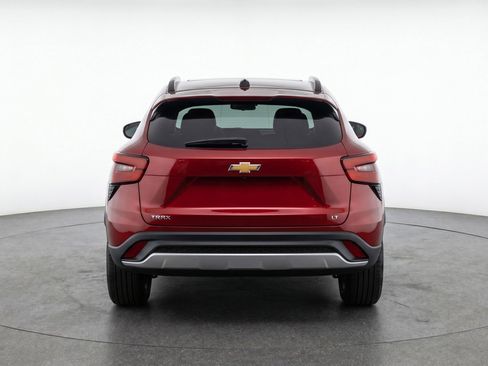 Used 2025 Chevrolet Trax LT FWD image 7