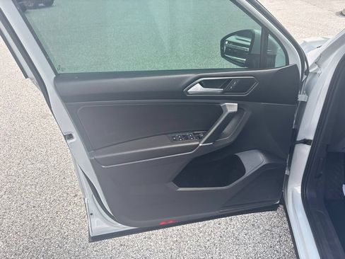 Used 2018 Volkswagen Tiguan SE w/ Panoramic Sunroof Package AWD/4WD image 26