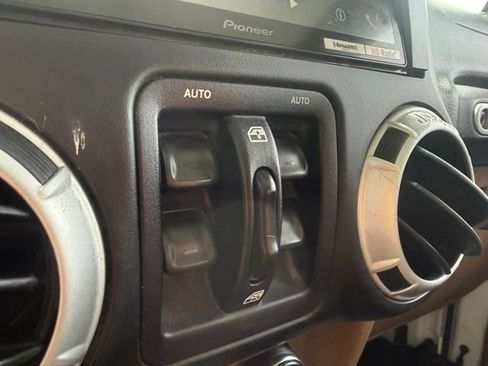 Used 2014 Jeep Wrangler Unlimited Sahara w/ Connectivity Group AWD/4WD image 17