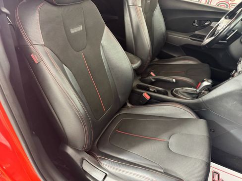 Used 2019 Hyundai Veloster 2.0 Premium image 35