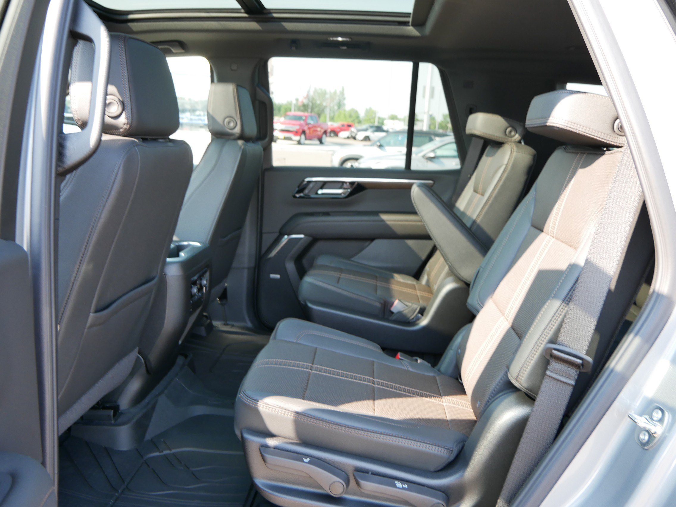 New 2026 Chevrolet Tahoe High Country AWD/4WD image 9