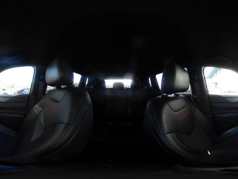 Used 2025 Jeep Compass Trailhawk w/ Trailer Tow Group image 40