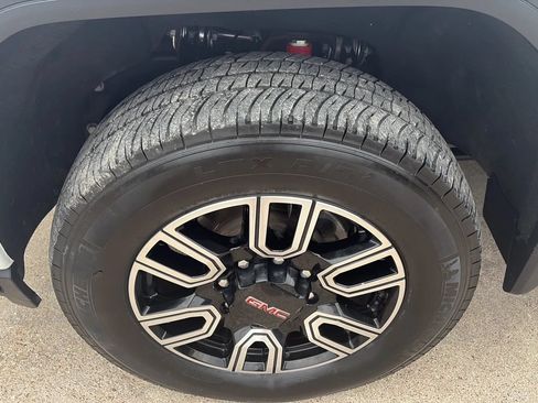Used 2023 GMC Sierra 2500 AT4 w/ AT4 Premium Plus Package AWD/4WD image 19