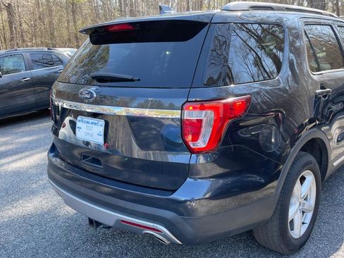 Used 2017 Ford Explorer XLT w/ Equipment Group 201A image 8