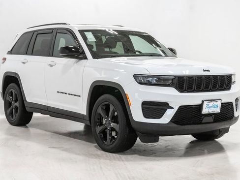 Certified 2024 Jeep Grand Cherokee Altitude AWD/4WD image 6