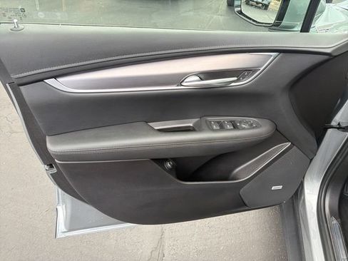 Certified 2025 Cadillac XT5 Luxury AWD/4WD image 10