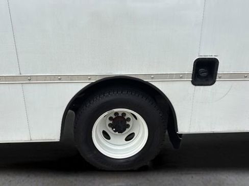 Used 2024 Ford E-350 and Econoline 350 Super Duty w/ Driver's Safety Package image 32