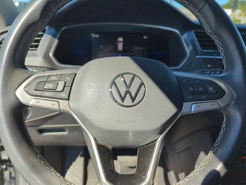 Used 2022 Volkswagen Tiguan SE image 37