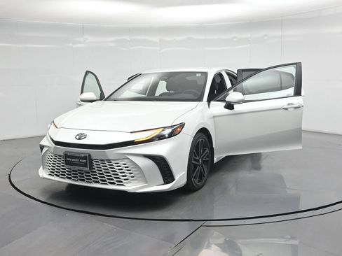 Used 2026 Toyota Camry XSE FWD image 30