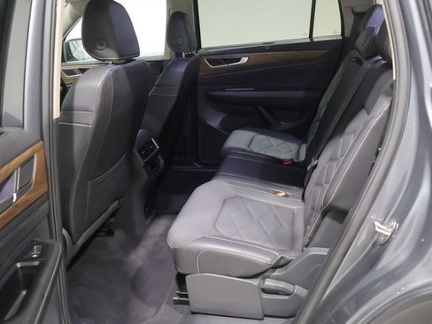 Used 2025 Volkswagen Atlas SE AWD/4WD image 18