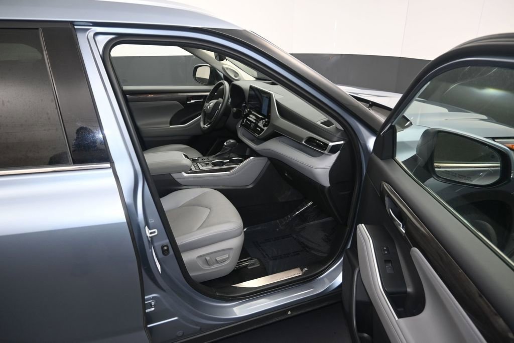Used 2021 Toyota Highlander Platinum AWD/4WD image 10