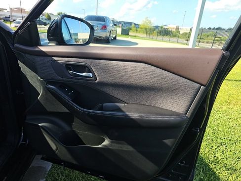 Used 2023 Nissan Rogue SV FWD image 29