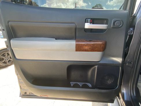 Used 2011 Toyota Tundra Limited w/ Memory Pkg RWD image 18