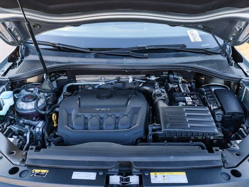 Used 2022 Volkswagen Tiguan SE w/ Panoramic Sunroof Package image 29