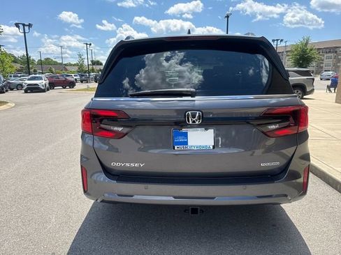 New 2026 Honda Odyssey Touring image 3