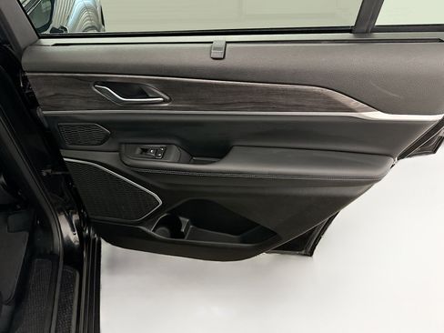 Used 2023 Jeep Grand Cherokee L Limited w/ Luxury Tech Group II image 33