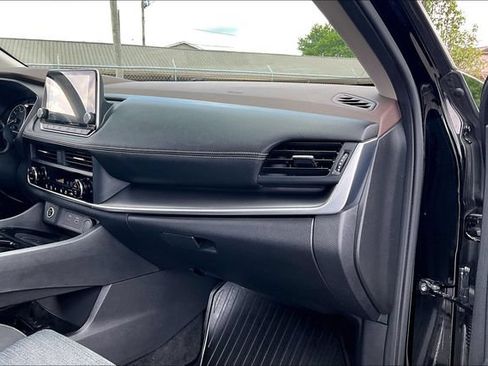 Certified 2023 Nissan Rogue SV FWD image 22
