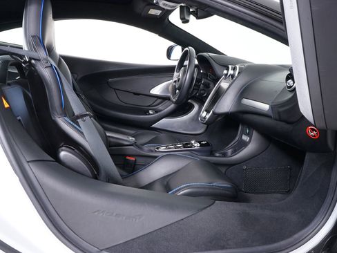 Used 2022 McLaren GT RWD image 28