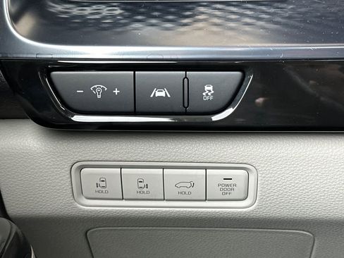 Used 2024 Kia Carnival SX Prestige FWD image 32