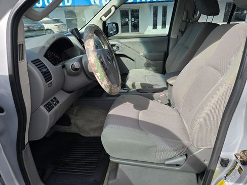 Used 2015 Nissan Frontier SV image 15