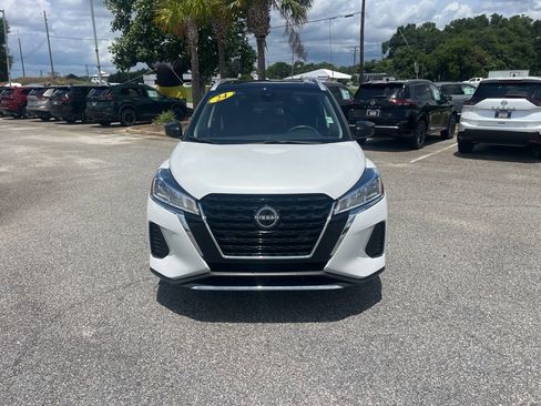 Used 2024 Nissan Kicks SV FWD image 2