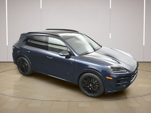Certified 2026 Porsche Cayenne GTS AWD/4WD image 39