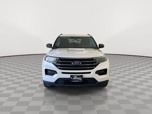 Used 2022 Ford Explorer XLT image 3