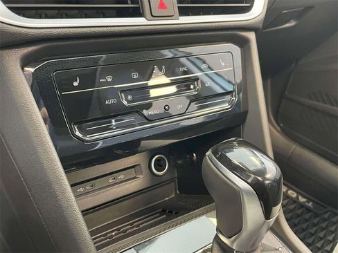 New 2025 Volkswagen Taos SE image 29