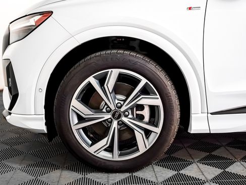 Used 2024 Audi Q4 e-tron Premium Plus image 6