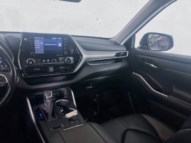 Used 2021 Toyota Highlander XLE FWD image 20